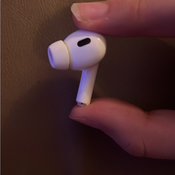 Wireless White Earbud